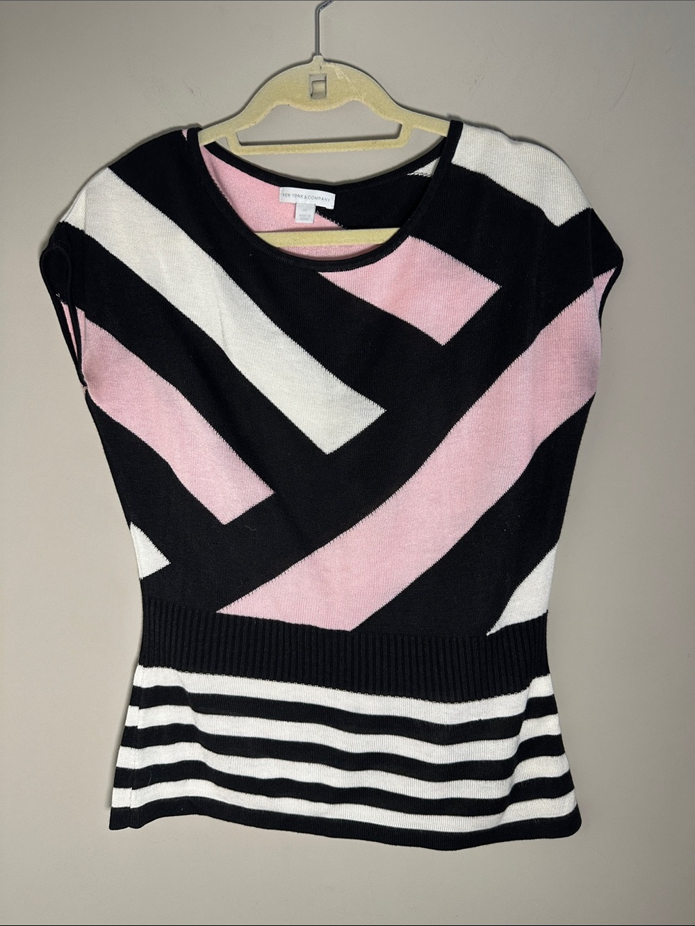 New York & Company Black Pink White multi media stripes abstract y2k tank top